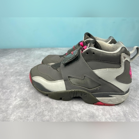 Nike Air‎ Diamond Turf 2 Pink Grey Shoes  Size 5Y Youth - Picture 2 of 13